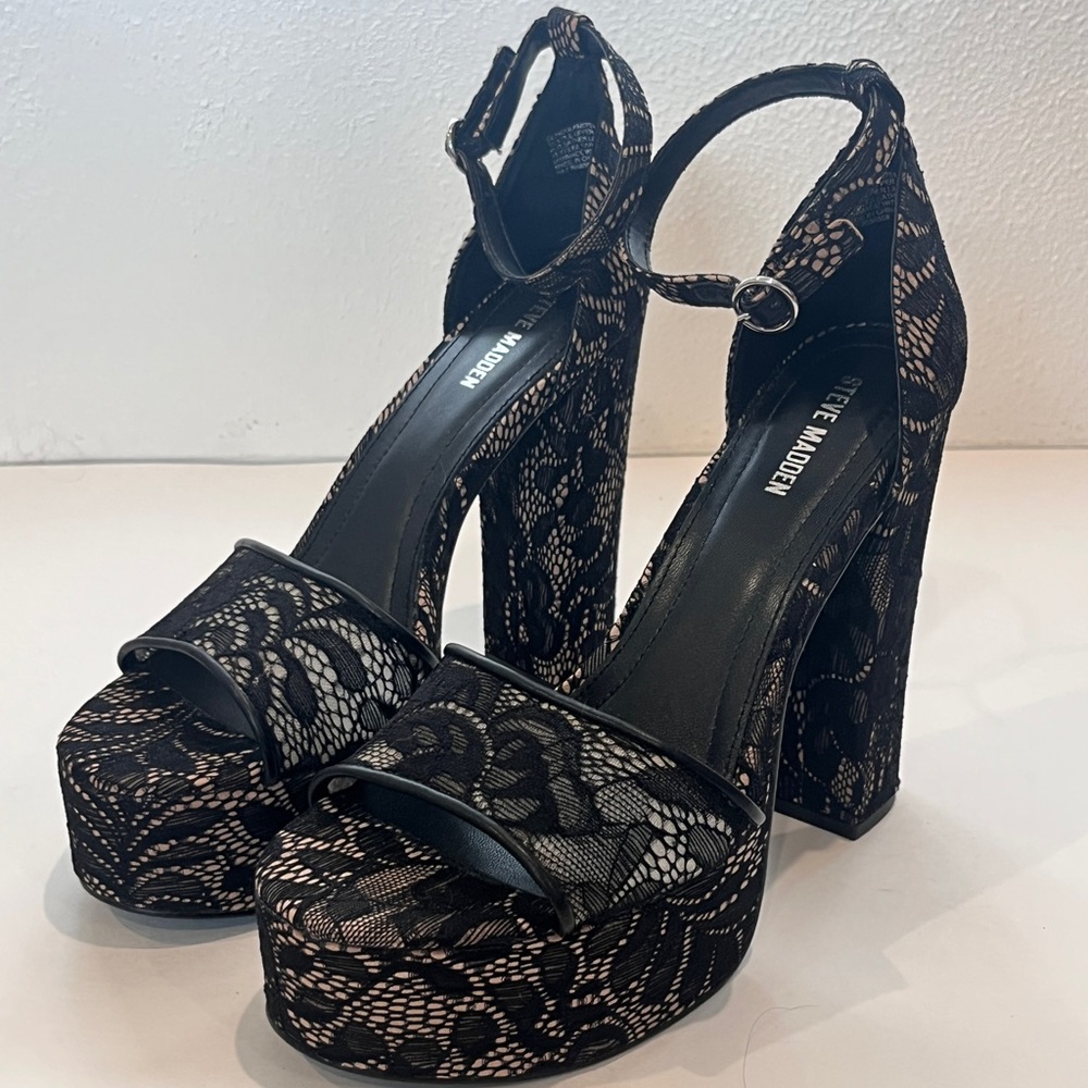 BRAND NEW Steve Madden Black Lace Plat Heels - Picture 2 of 4